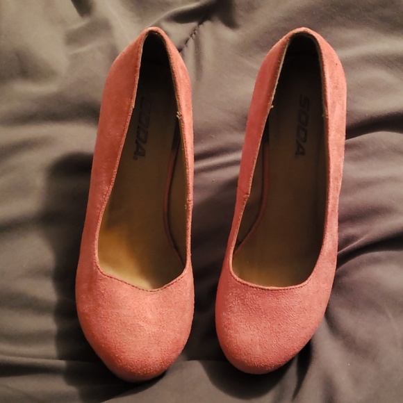 Women's Shoes - Picture 2 of 2